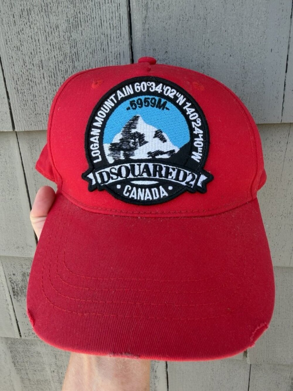 DSquared2 Logan Mountain mountaineering Canada red patch cap Italian streetwear
